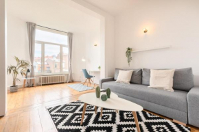 La Madeleine-Beautiful bright two bedroom apart